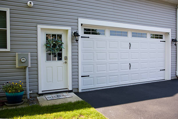 24/7 Emergency Garage Door Panel Replacement experts in Syracuse, KS